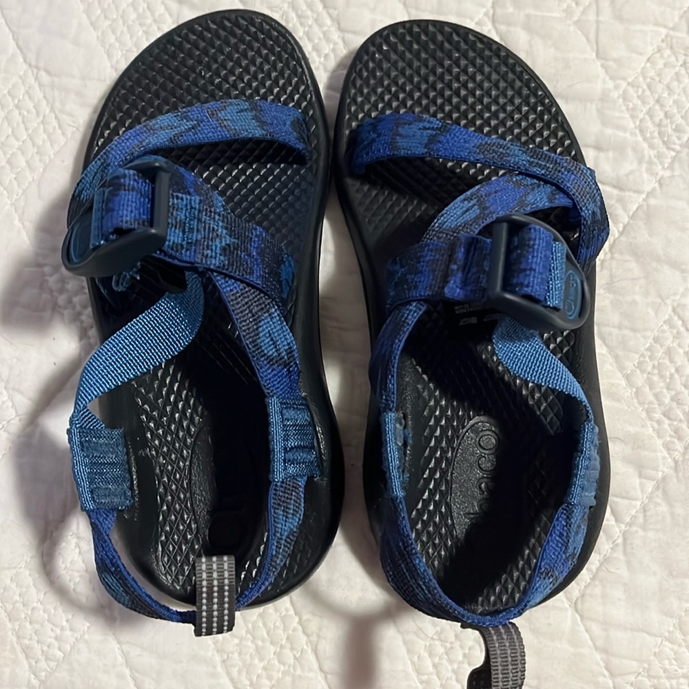 Chaco kid sandals size 1, like new. Blue and black straps